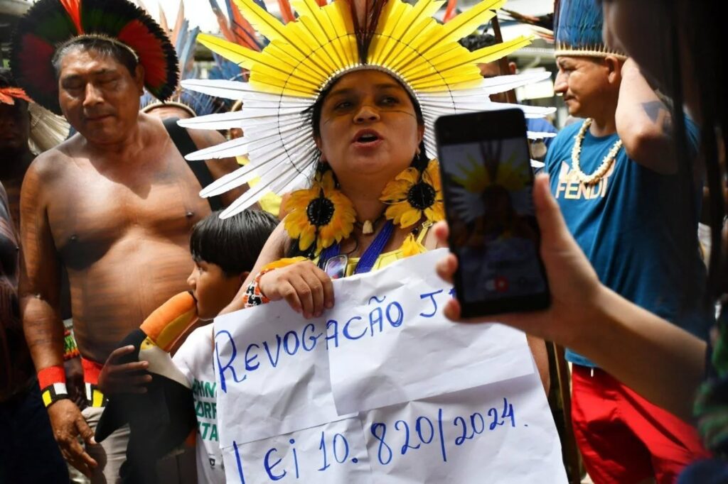 Há dez dias indígenas de 22 povos ocupam a sede Seduc do estado do Pará, em Belém. Crédito: João Paulo @joaopaulofotografia / Casa Ninja Amazônia @casaninjaamazonia