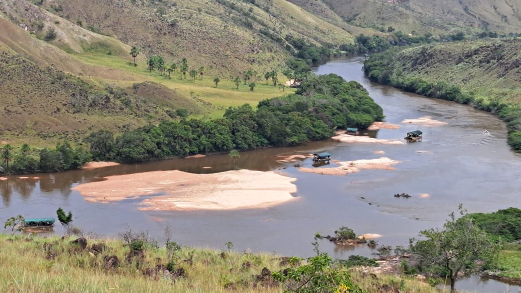 Em agosto de 2024, o Conselho Indígena de Roraima (CIR) denunciou a invasão da Terra Indígena Serra do Sol por centenas de garimpeiros, instalados às margens do rio Maú. Foto: CIR