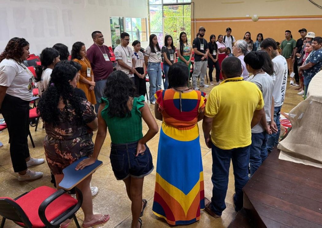 A Oficina "Juventude Indígena e as Mídias Sociais no Contexto Urbano" contou com 32 jovens de onze comunidades indígenas. Foto: Kissiane Lopes