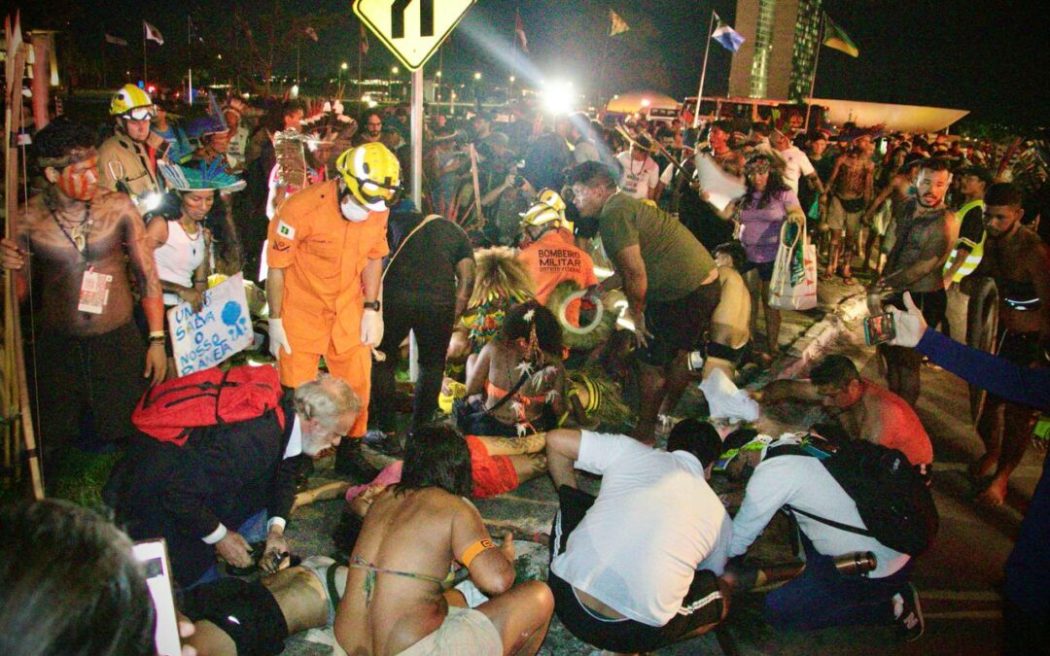 Apib divulgou uma nota repudiando a violência do Congresso anti-indígena, cometida pelo DPOL e pela PM-DF durante a marcha “A Resposta Somos Nós”. Foto: Richard Wera | Apib