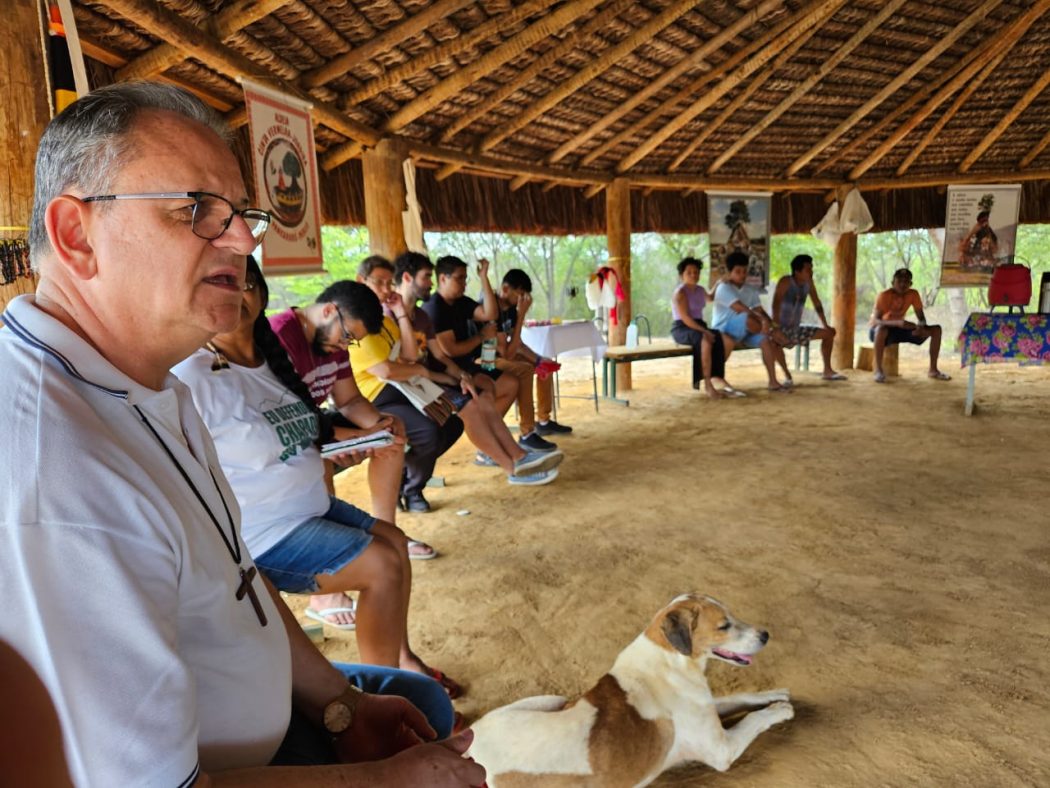 Entre 13 e 20 de abril, a diocese de Araçuaí, a CRB e o Cimi Regional Leste realizaram uma ação missionária de presença e solidariedade junto a povos e comunidades tradicionais do nordeste de Minas Gerais. Foto: Dom Geraldo dos Reis Maia Entre 13 e 20 de abril, a diocese de Araçuaí, a CRB e o Cimi Regional Leste realizaram uma ação missionária de presença e solidariedade junto a povos e comunidades tradicionais do nordeste de Minas Gerais. Foto: Dom Geraldo dos Reis Maia