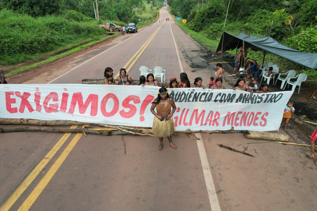 Mobilização Munduruku contra lei 14.701 e câmara de conciliação no STF iniciou no dia 25 de março com ocupação da BR-230. Fotos da mobilização: Janilson Saw Munduruku - Associação Wakoborun / Frank Akay - Coletivo Dau'k / Associação Pariri / Movimento Munduruku Ipereğ Ayũ / Clodoaldo Arapiun