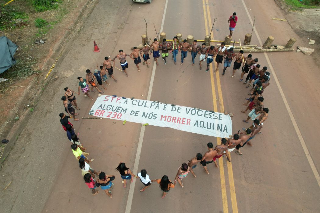 Mobilização Munduruku contra lei 14.701 e câmara de conciliação no STF iniciou no dia 25 de março com ocupação da BR-230. Foto: Frank Akay - Coletivo Dau'k