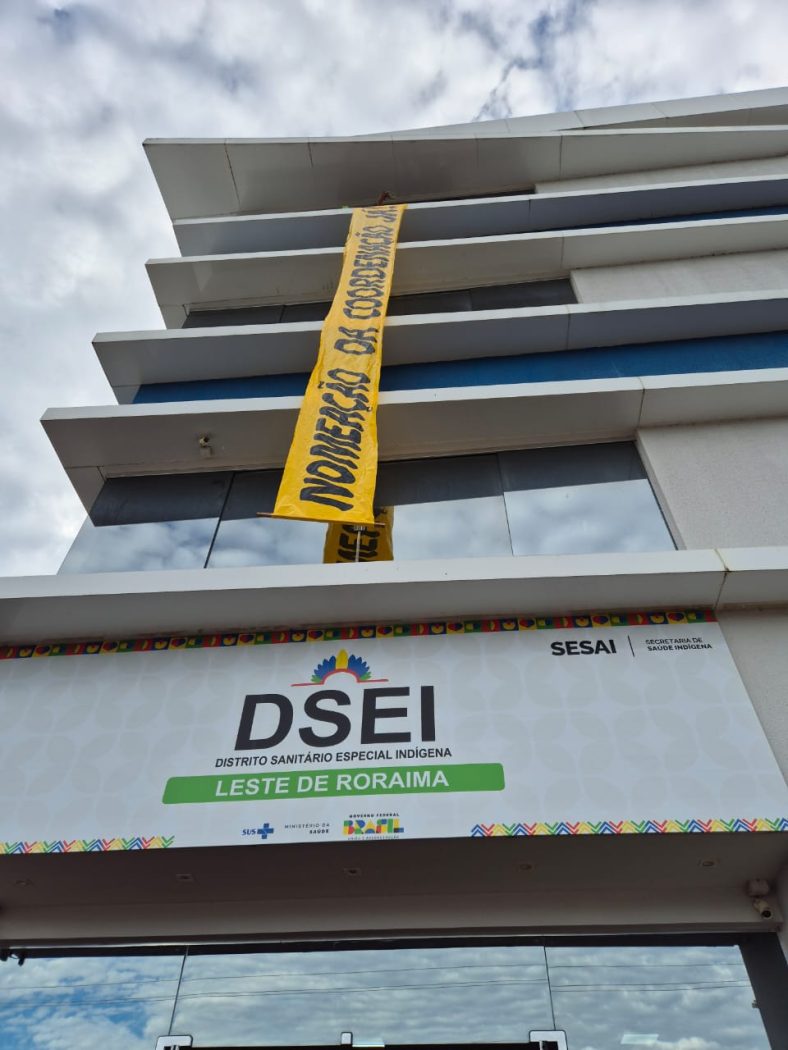 Manifestação indígena em frente ao Dsei Leste Roraima. Foto: Ascom Conselho Indígena de Roraima (CIR)