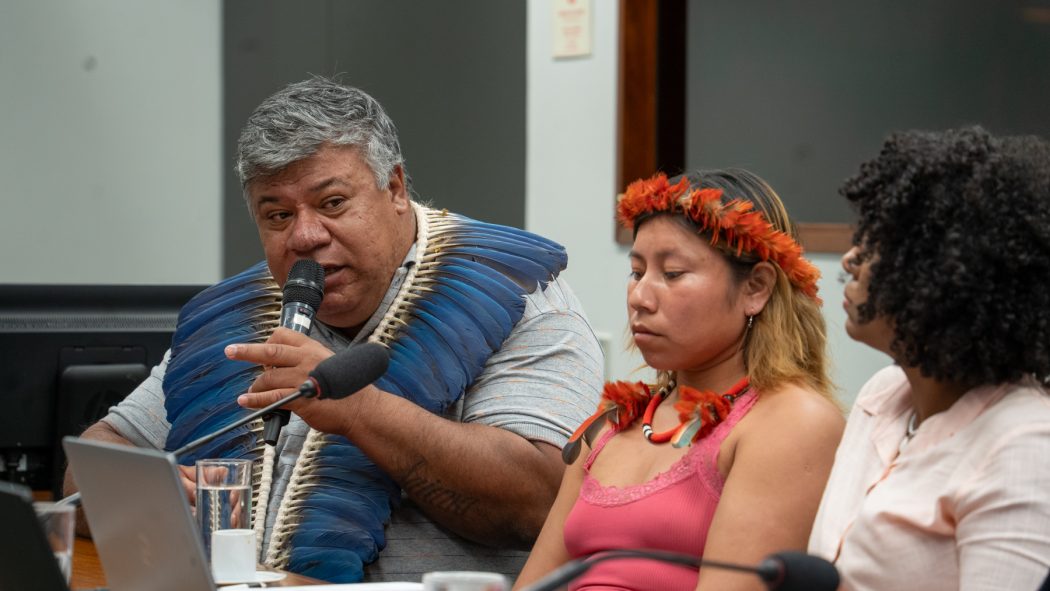 Albari Oliveira, liderança Kaingang da Terra Indígena Toldo Imbu (SC), na audiência pública sobre os impactos da Lei do Marco Temporal realizada na Comissão de Direitos Humanos e Minorias da Câmara no dia 5 de agosto de 2025. Foto: Tiago Miotto/Cimi