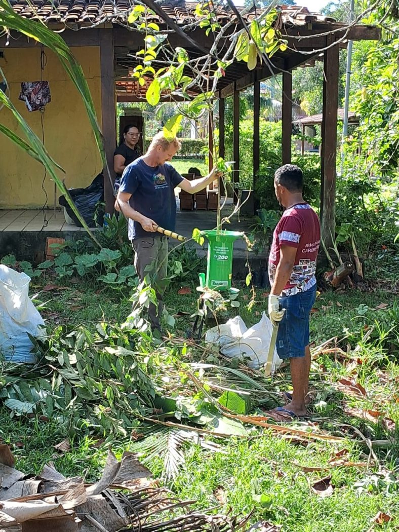 Oficina de Agroecologia e Economia Indígena durante a preparação da horta. Foto: Hoadson Leonardo
