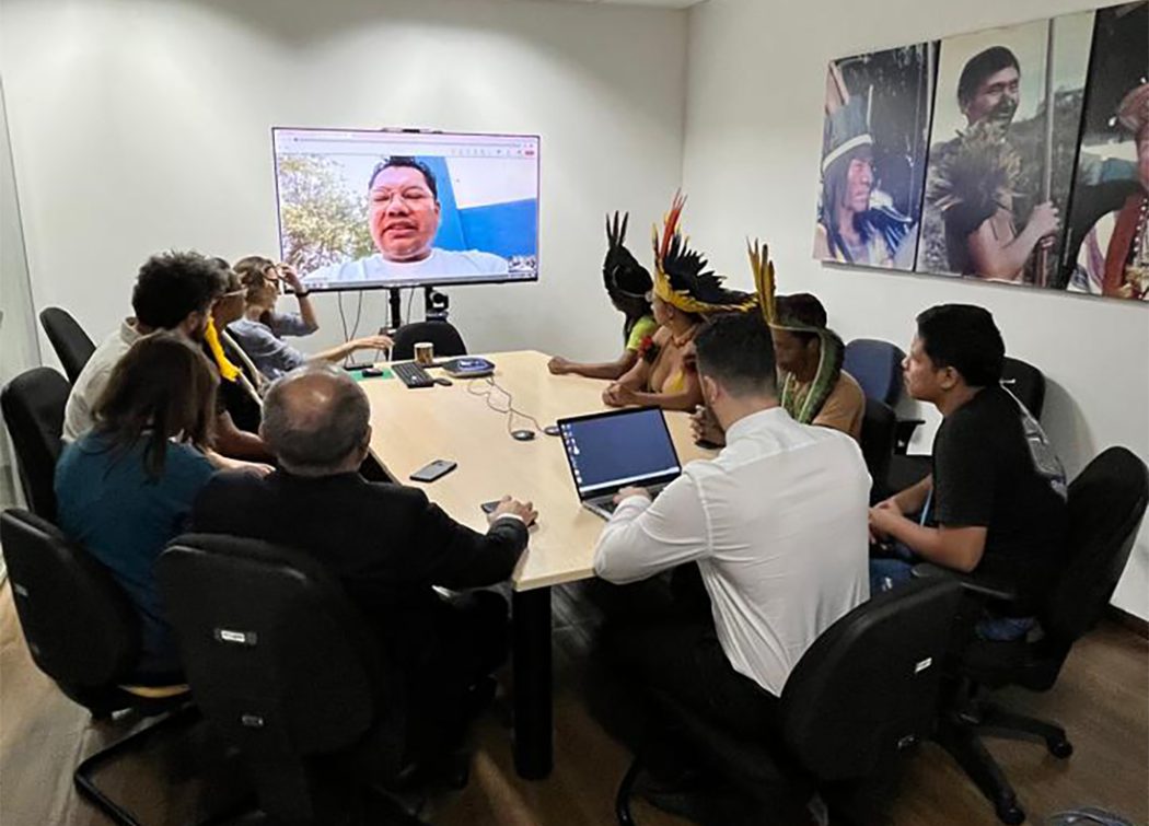 Lideranças Pataxó, Pataxó Hã-Hã-Hãe e Kamakã Mongoió da Região Metropolitana de Belo Horizonte denunciaram violações e cobraram direitos durante semana de incidências em Brasília, entre 4 e 8 de agosto de 2025. Foto: Raíssa Lopes/Insea