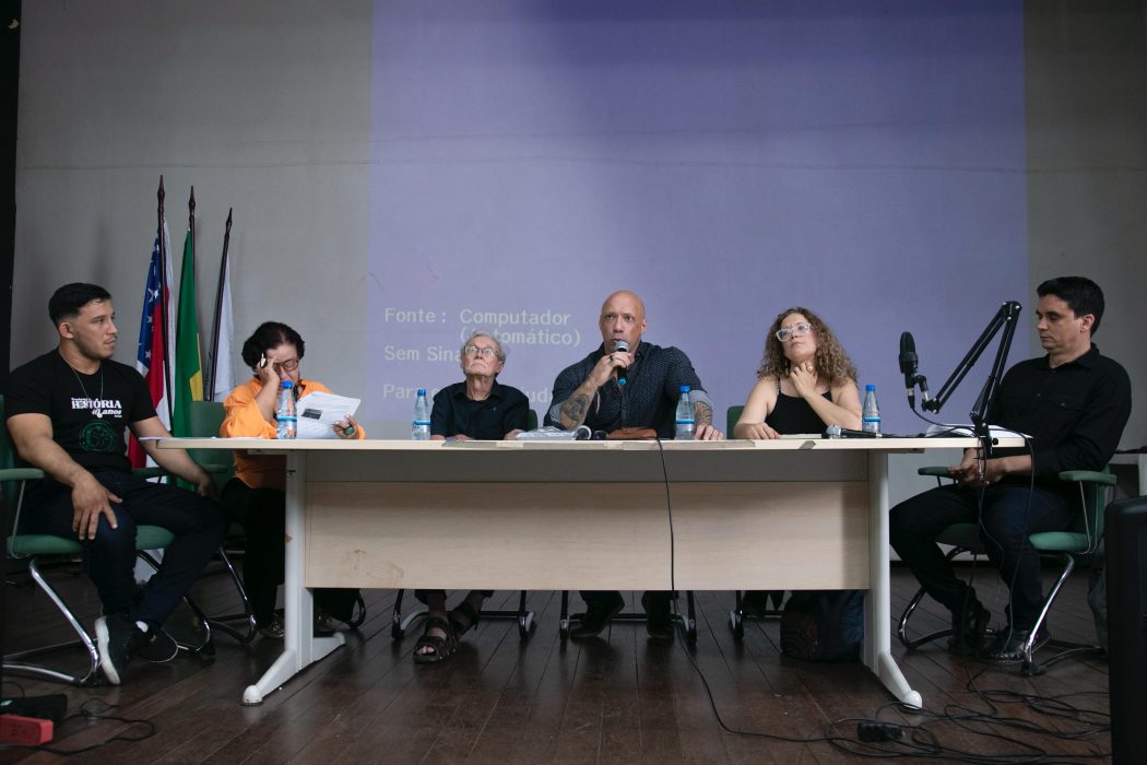 Egydio Schwade foi homenageado pela V Jornada em História do curso de História da Universidade Federal do Amazonas em reconhecimento por sua trajetória de dedicação à defesa dos povos indígenas. Foto: Leonardo Mota