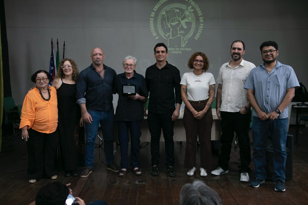 Egydio Schwade foi homenageado pela V Jornada em História do curso de História da Universidade Federal do Amazonas em reconhecimento por sua trajetória de dedicação à defesa dos povos indígenas. Foto: Leonardo Mota