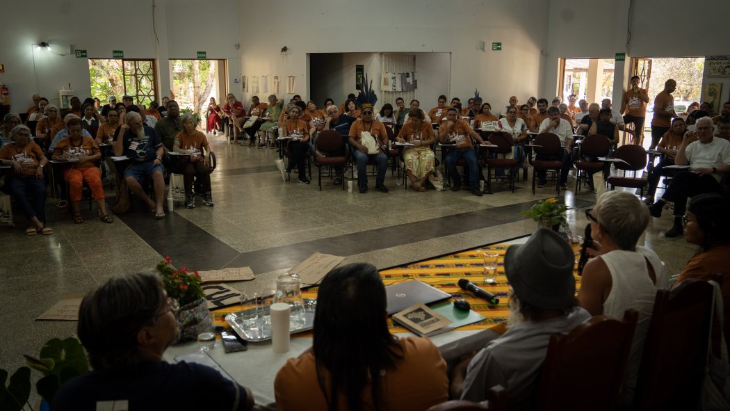 Tarde de análise da conjuntura política e indigenista na XXVI Assembleia Geral do Cimi, no dia 21 de setembro de 2025. Foto: Hellen Loures/Cimi
