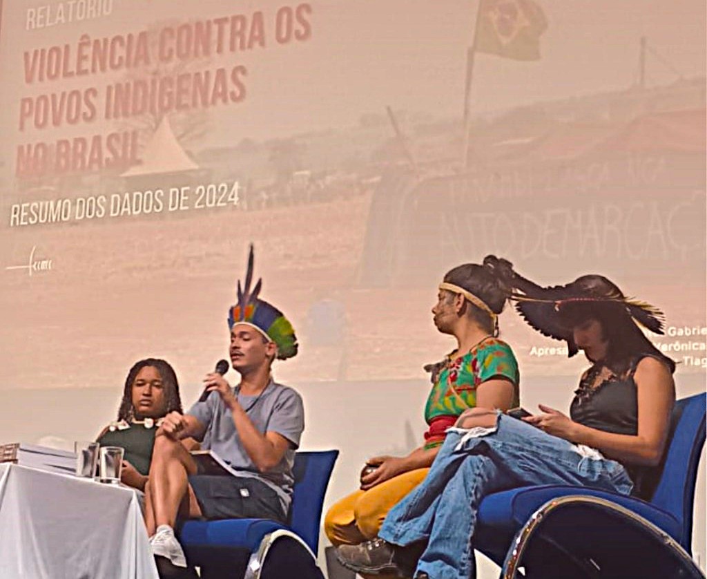 Apresentação do relatório de violência contra os povos indígenas é realizado na Faculdade Jesuíta de Filosofia e Teologia, em Minas Gerais. Foto: Cimi Regional Leste