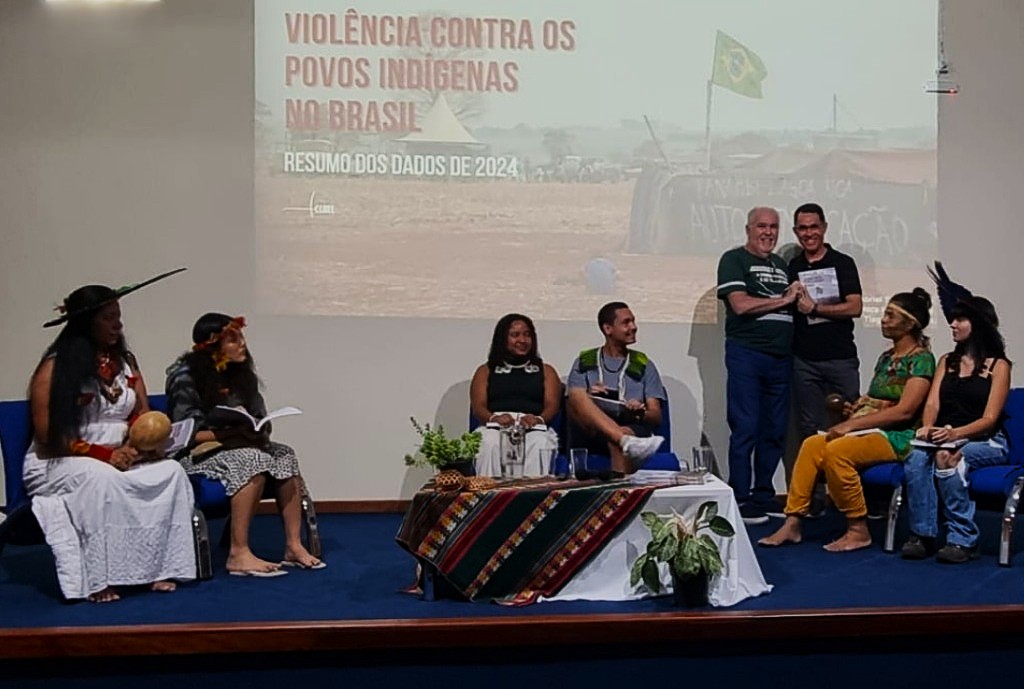 Apresentação do relatório de violência contra os povos indígenas é realizado na Faculdade Jesuíta de Filosofia e Teologia, em Minas Gerais. Foto: Cimi Regional Leste
