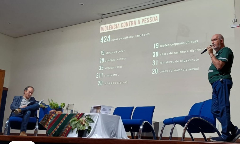 Apresentação do relatório de violência contra os povos indígenas é realizado na Faculdade Jesuíta de Filosofia e Teologia, em Minas Gerais. Foto: Cimi Regional Leste