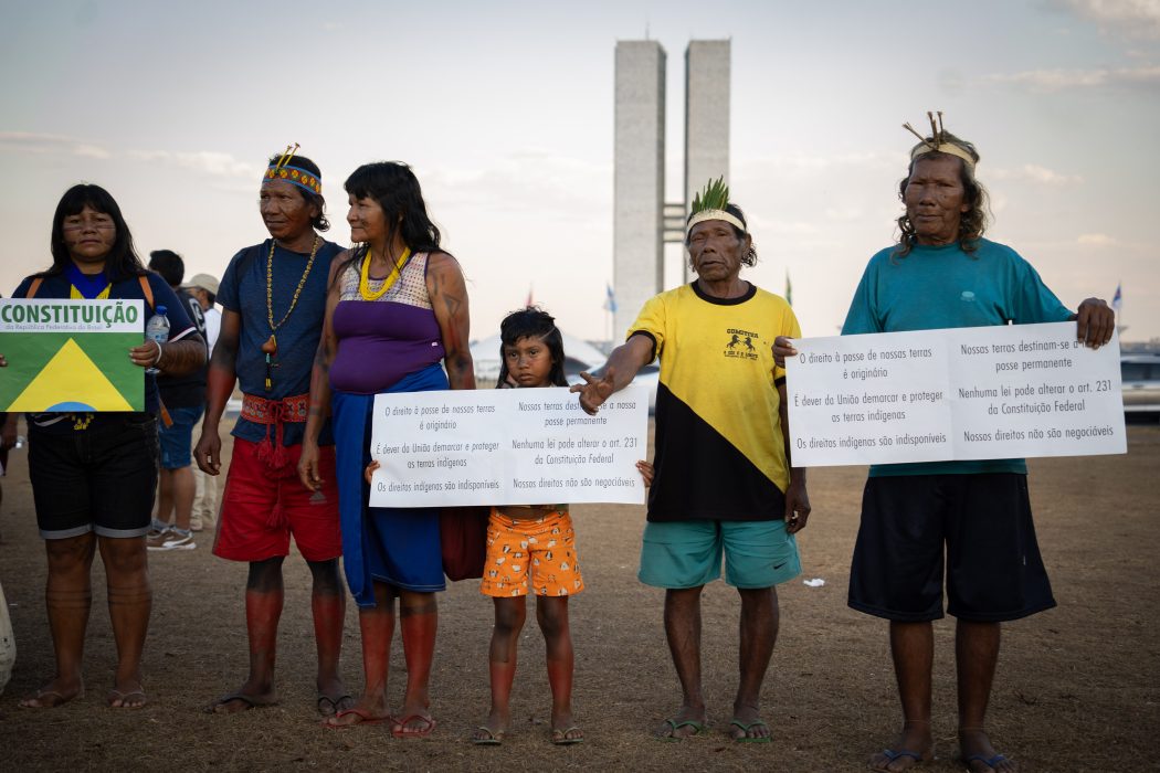Ato em defesa dos direitos constitucionais indígenas na Esplanada dos Ministérios. Foto: Tiago Miotto | Cimi