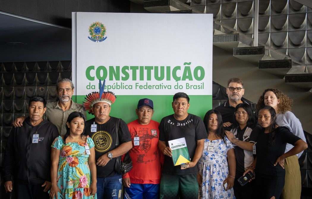Delegação do povo Arara, da TI Cachoeira Seca (PA), no Ministério da Justiça, em Brasília. Foto: Adi Spezia | Cimi