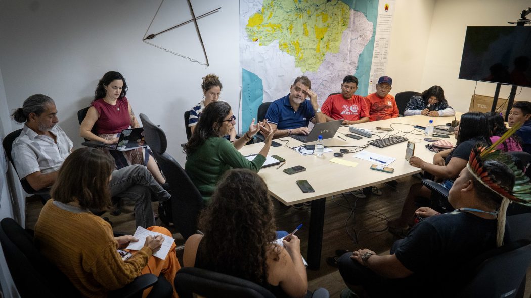 Delegação do povo Arara, da TI Cachoeira Seca (PA), na Funai, em Brasília. Foto: Adi Spezia | Cimi