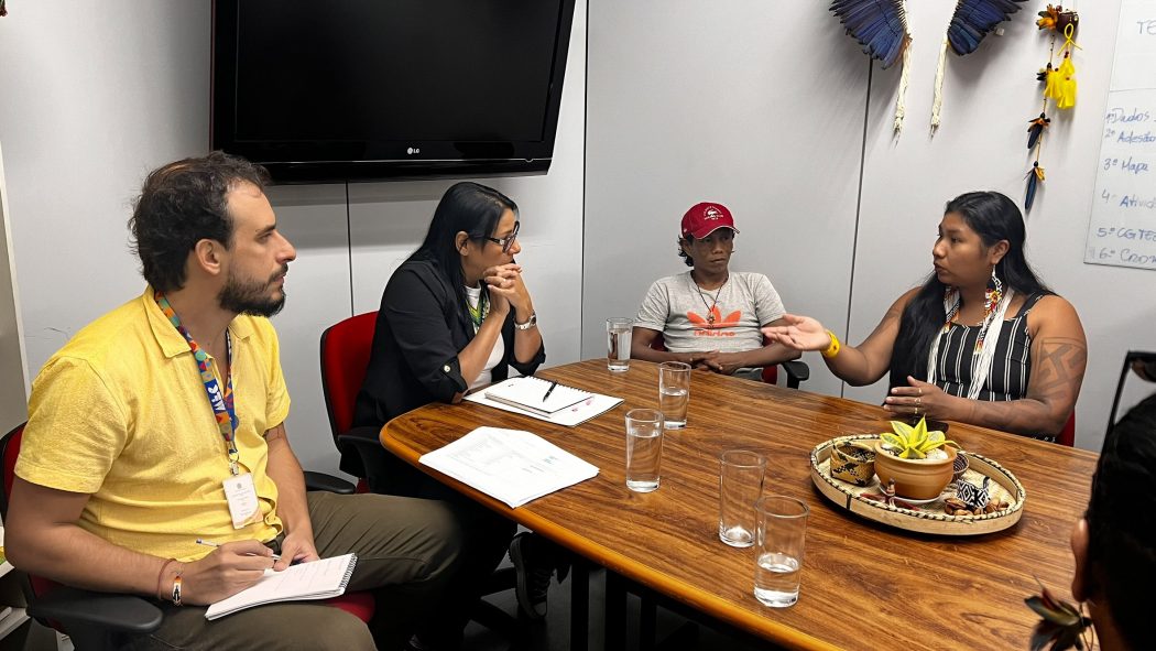 Indígenas de Goiás e Tocantins em audiência com representantes MEC, em Brasília. Foto: Adi Spezia / Cimi