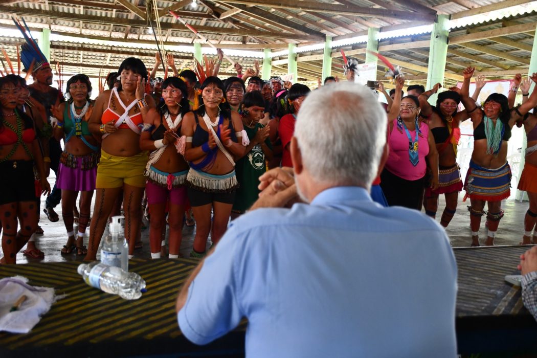 A partir da assembleia, a Hutukara Associação Yanomami passou a contar, pela primeira vez, com a presença de mulheres em sua mesa diretora. Foto: Reprodução REPAM-Brasil.