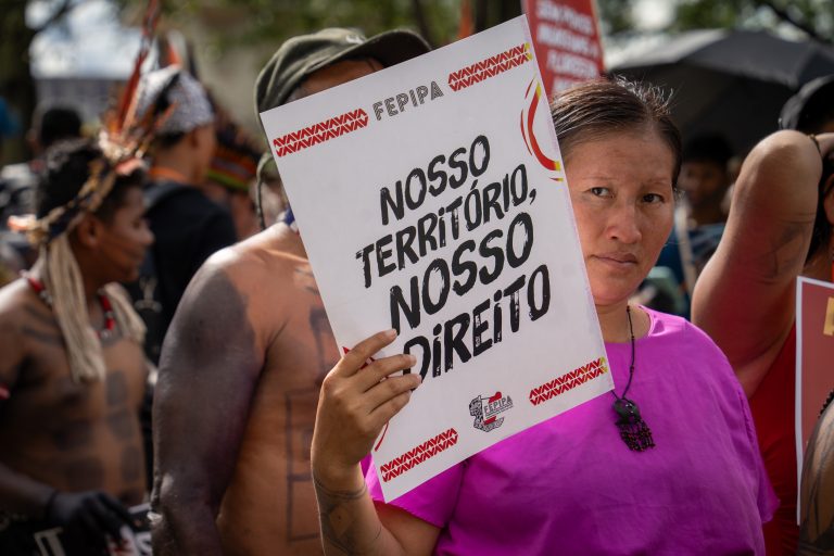 Os direitos indígenas pela metade