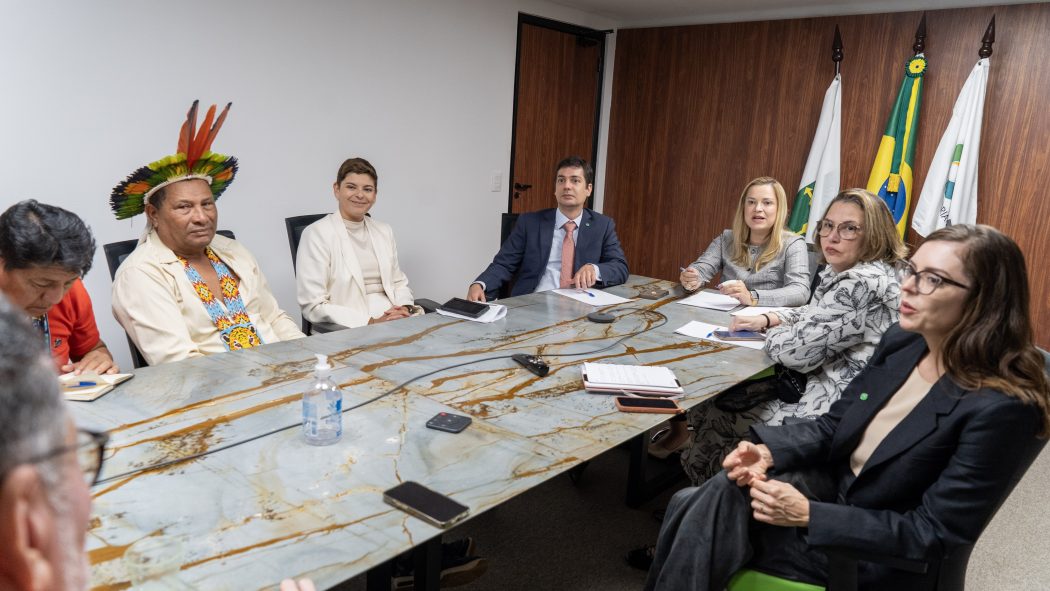 Indígenas do Mato Grosso na Defensoria Pública da União (DPU), em Brasília. Foto: Adi Spezia | Cimi