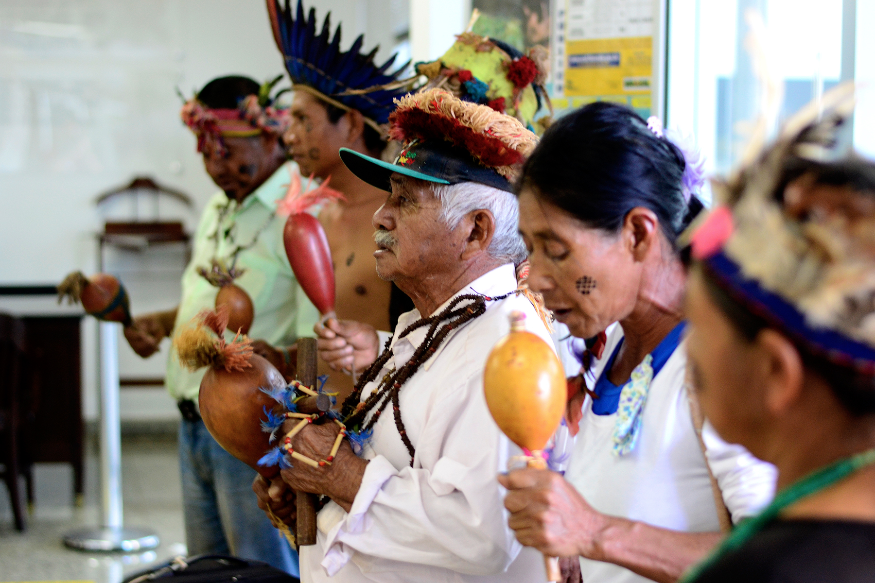 Guarani e Kaiowá ocupam Funai em Brasília por demarcação de...