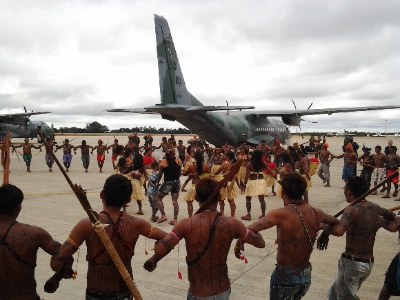 Indígenas do canteiro de Belo Monte permanecem em Brasília e...
