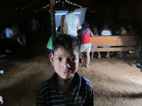 Famílias Guarani da aldeia Sol Nascente, no Jaraguá (SP), correm...